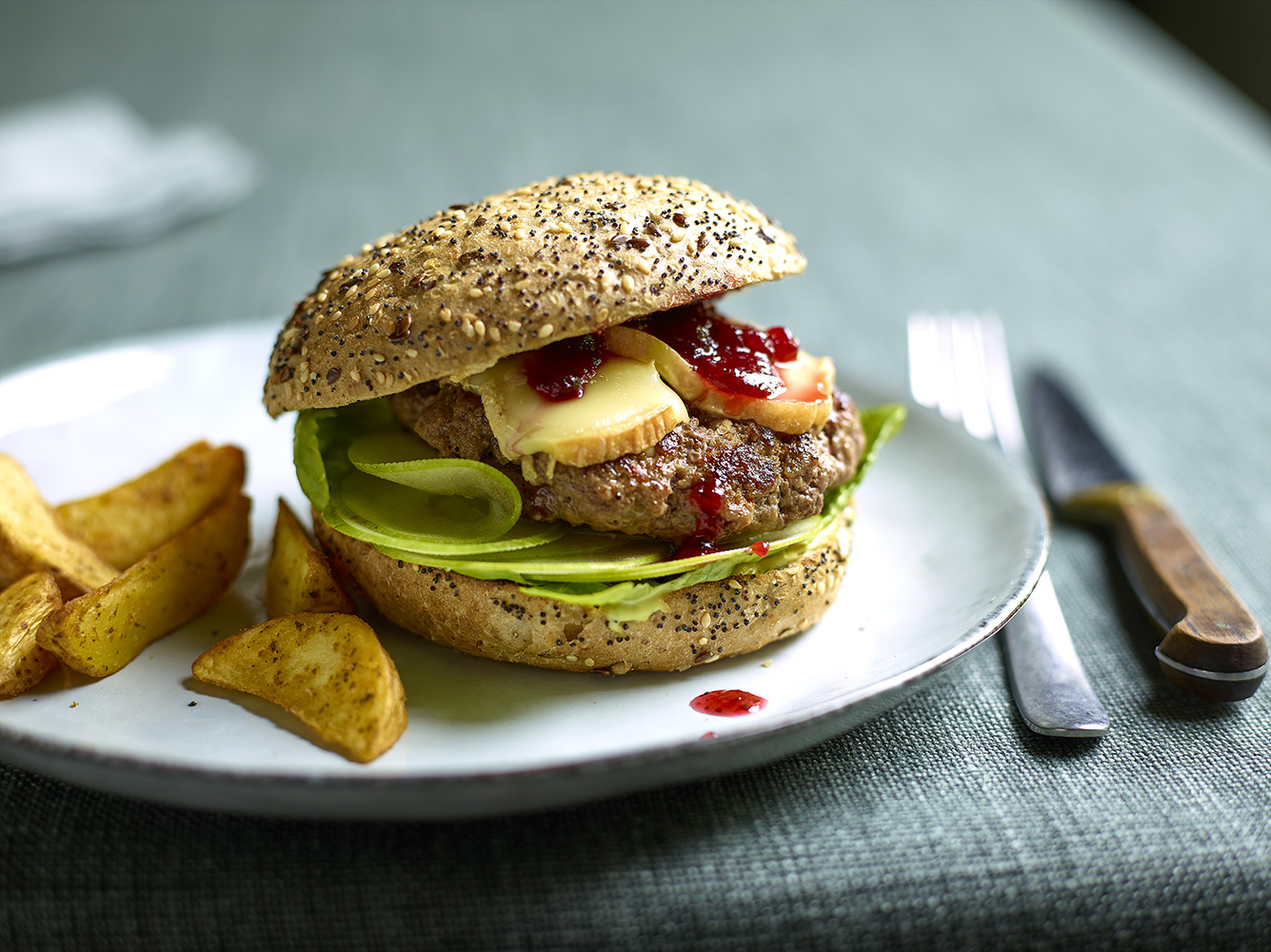 Recette burger au fromage de Herve et pommes croquantes
