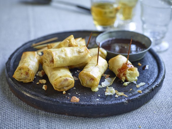 Nems met Herve, en amandelen, saus met Luikse siroop