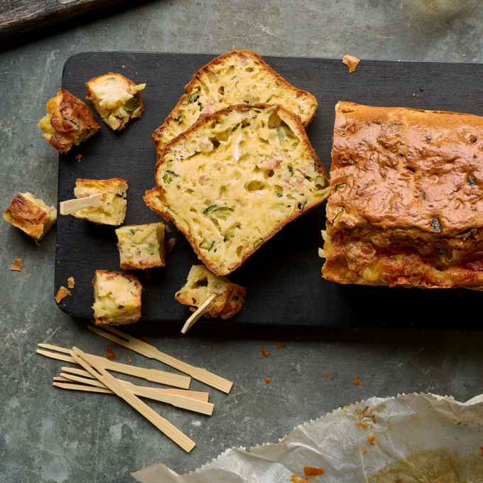 Cake met courgette, Ardense ham en Bouquet des Moines