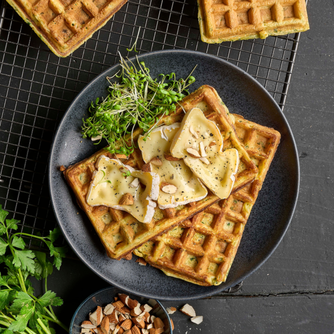 Wafels met verse kruiden en Délice des Moines